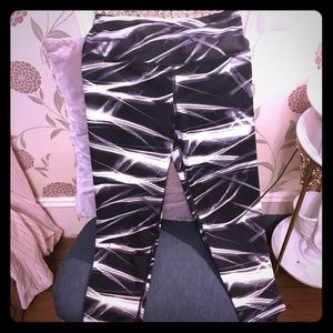 VS body by Victoria leggings size XS. Very nice